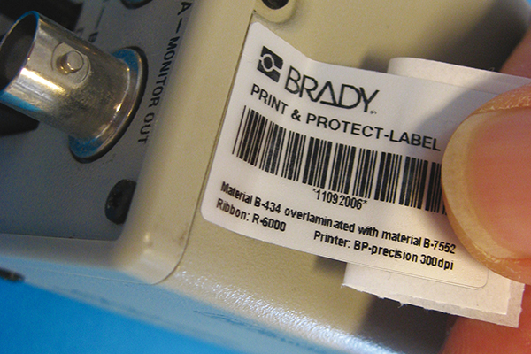 étiquette standard Brady protection
